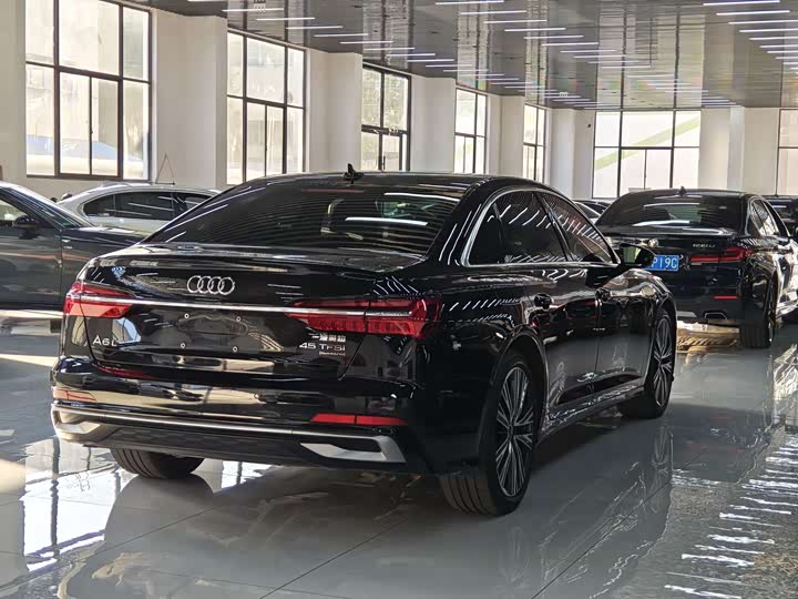 Фото 4 - Audi A6L