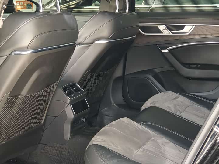 Фото 6 - Audi A6L