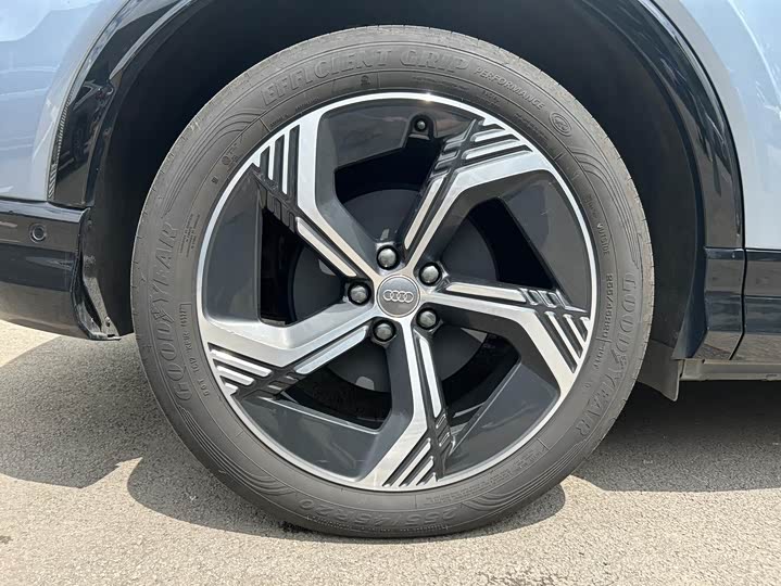 Фото 8 - Audi Q4 e-tron