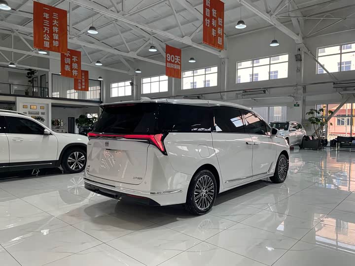 Фото 7 - Buick GL8 Hybrid