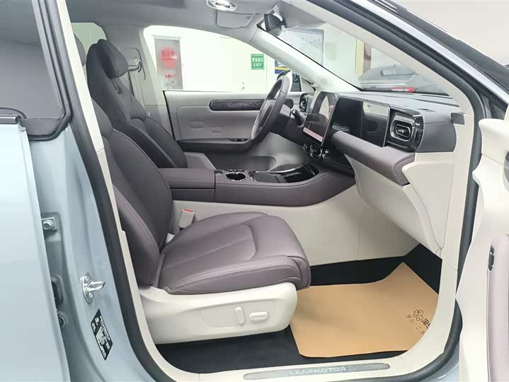 Фото 8 - Leapmotor C11