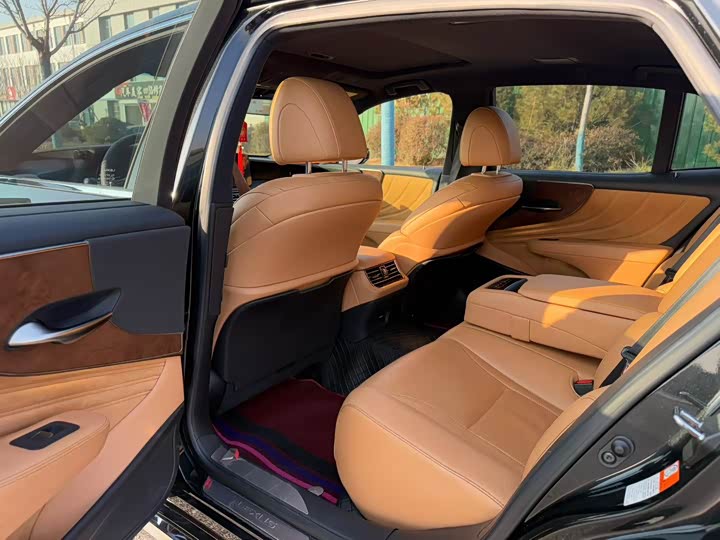 Фото 6 - Lexus LS