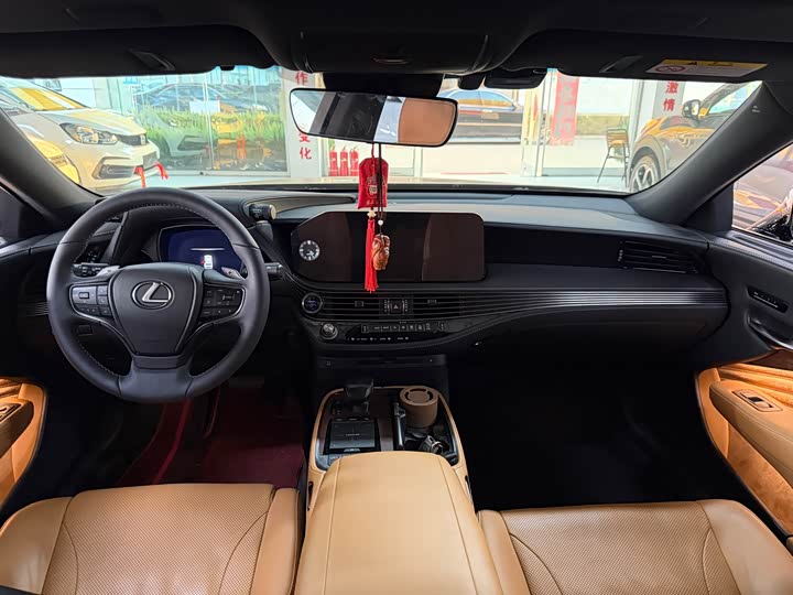 Фото 7 - Lexus LS