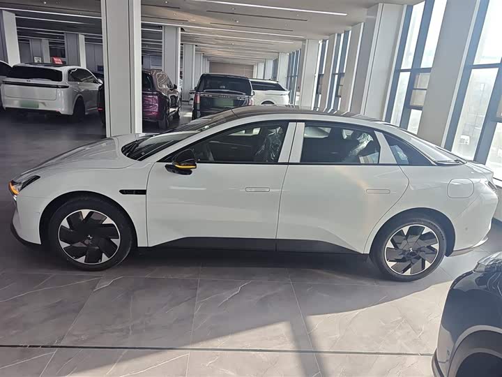 Фото 5 - XPeng Mona M03