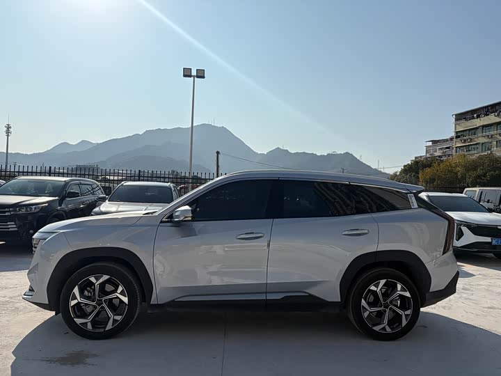 Фото 5 - Geely Atlas L