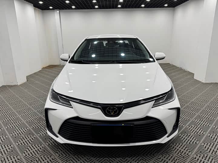 Фото 2 - Toyota Corolla