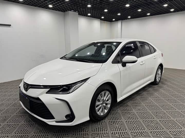 Фото 3 - Toyota Corolla