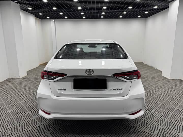 Фото 8 - Toyota Corolla