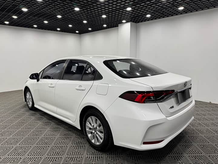 Фото 9 - Toyota Corolla