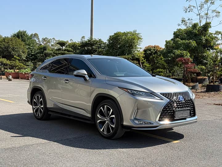 Фото 3 - Lexus RX