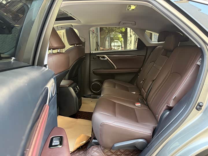 Фото 5 - Lexus RX