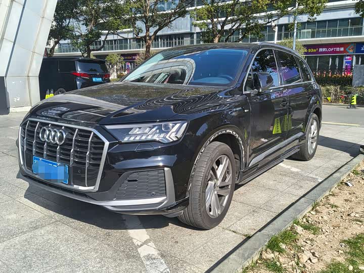 Фото 1 - Audi Q7