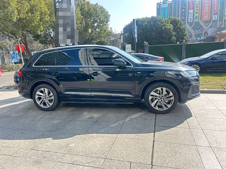 Фото 2 - Audi Q7