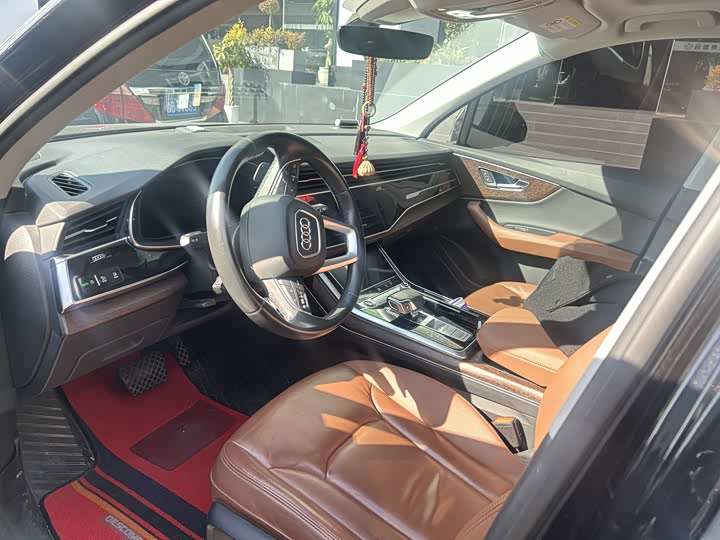 Фото 3 - Audi Q7