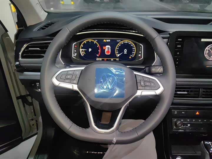 Фото 3 - Volkswagen Tharu