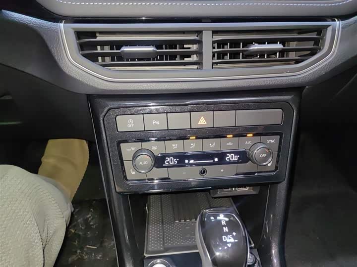 Фото 5 - Volkswagen Tharu