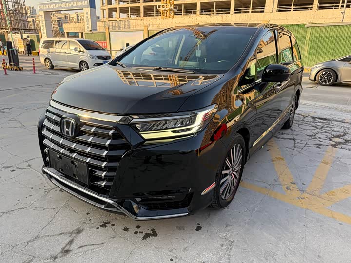 Фото 1 - Honda Elysion