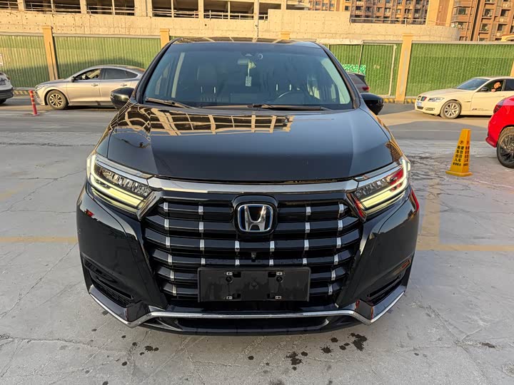 Фото 2 - Honda Elysion