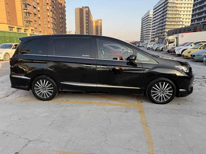 Фото 3 - Honda Elysion