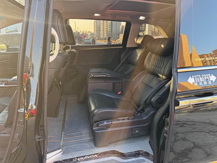 Фото 9 - Honda Elysion