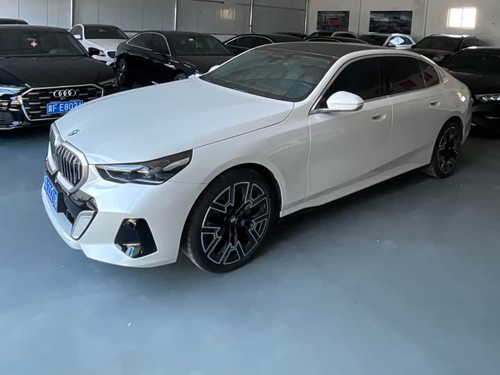 Фото 2 - BMW 5 Series