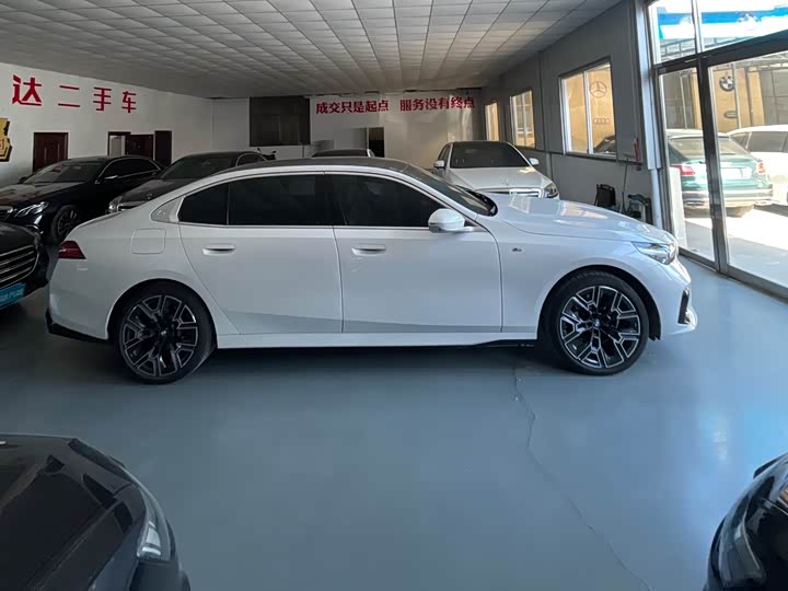 Фото 3 - BMW 5 Series