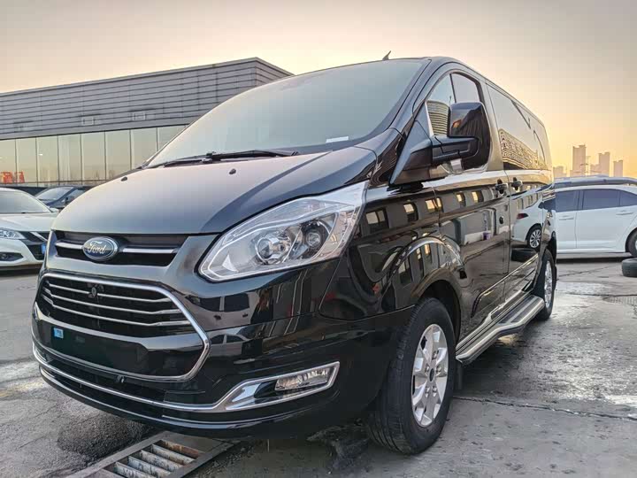 Фото 1 - Ford Tourneo