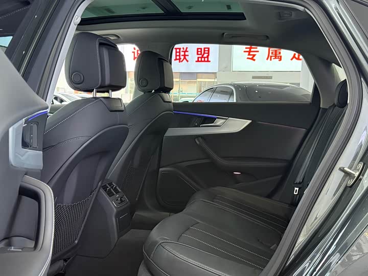 Фото 6 - Audi A4L