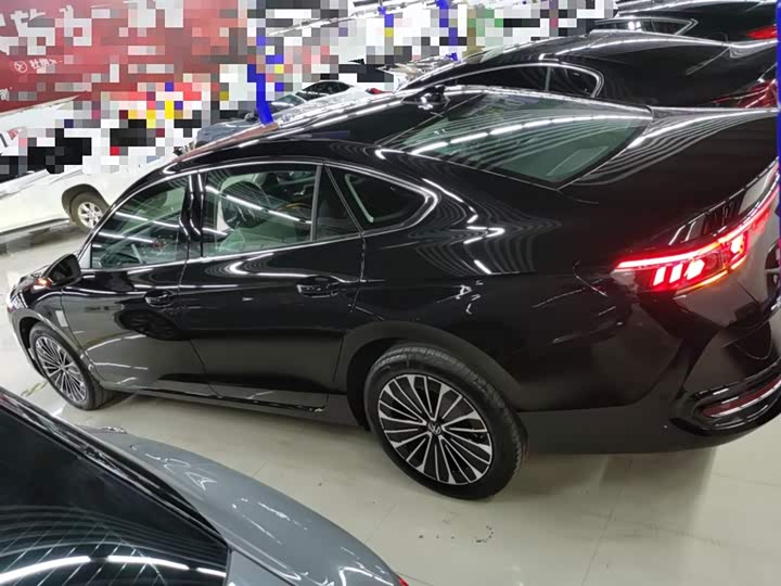 Фото 5 - Volkswagen Magotan