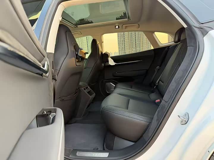 Фото 5 - Zeekr 001