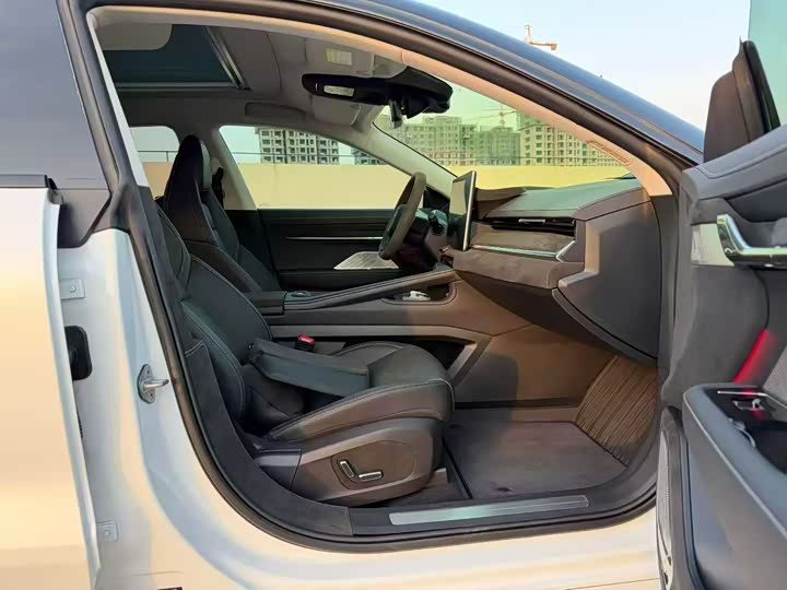 Фото 6 - Zeekr 001