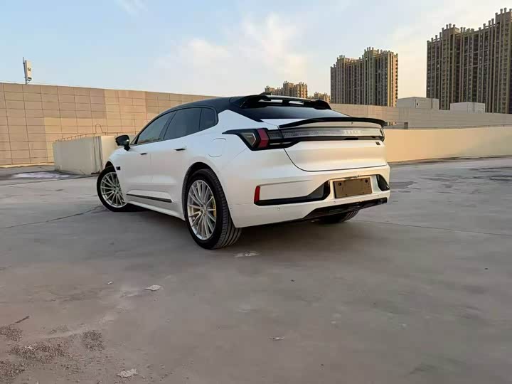 Фото 7 - Zeekr 001