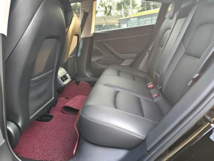 Фото 6 - Tesla Model 3