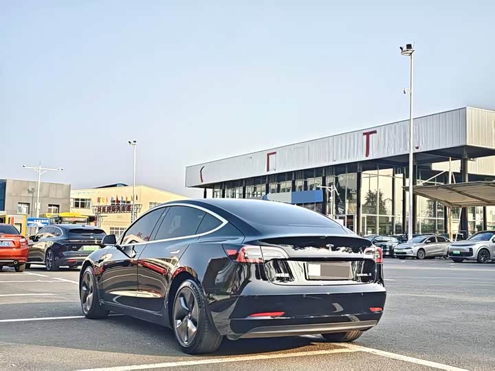 Фото 7 - Tesla Model 3