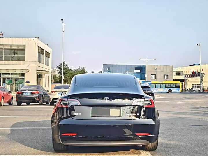Фото 8 - Tesla Model 3