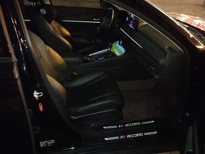 Фото 8 - Honda Accord