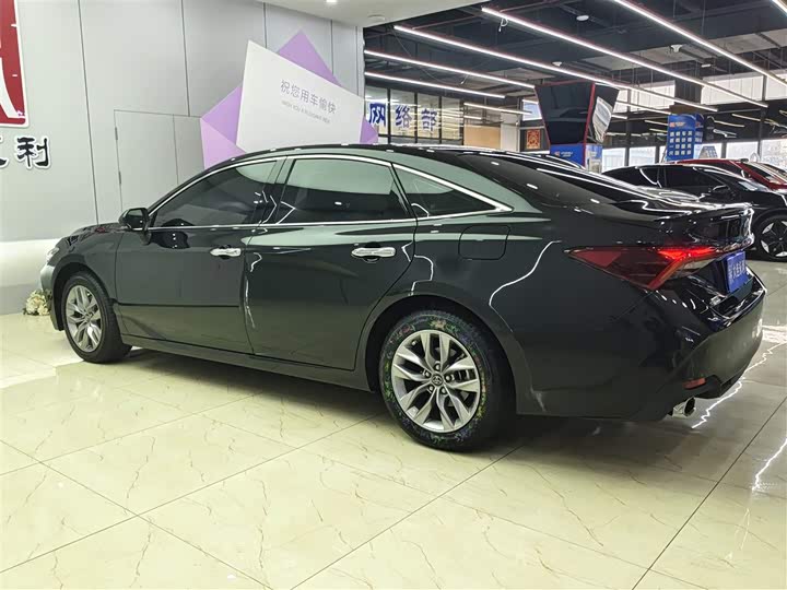 Фото 4 - Toyota Avalon