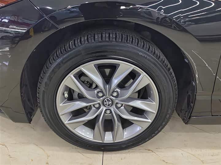 Фото 8 - Toyota Avalon