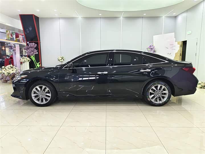 Фото 9 - Toyota Avalon