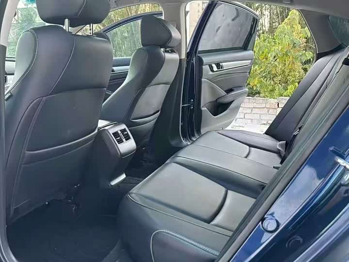 Фото 7 - Honda Inspire