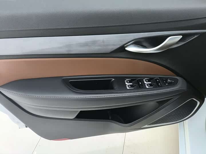 Фото 5 - Geely Emgrand