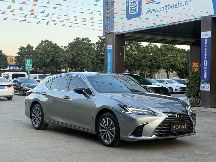 Фото 3 - Lexus ES