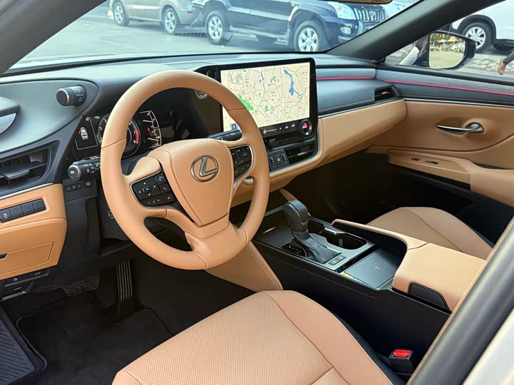 Фото 4 - Lexus ES