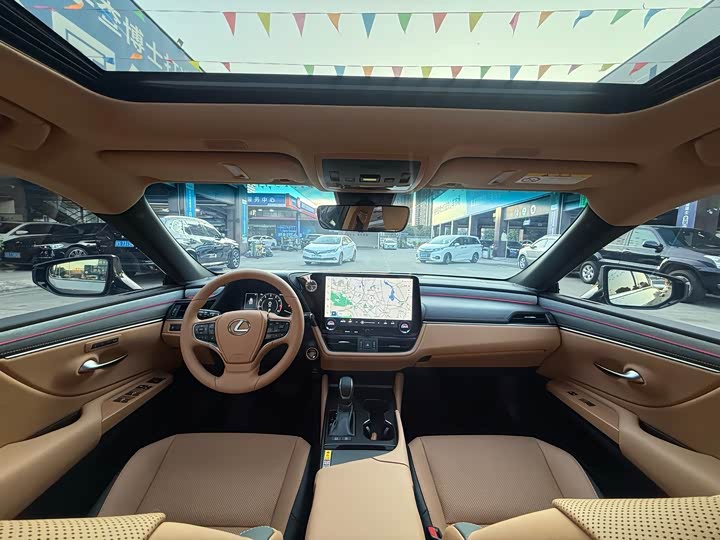 Фото 8 - Lexus ES