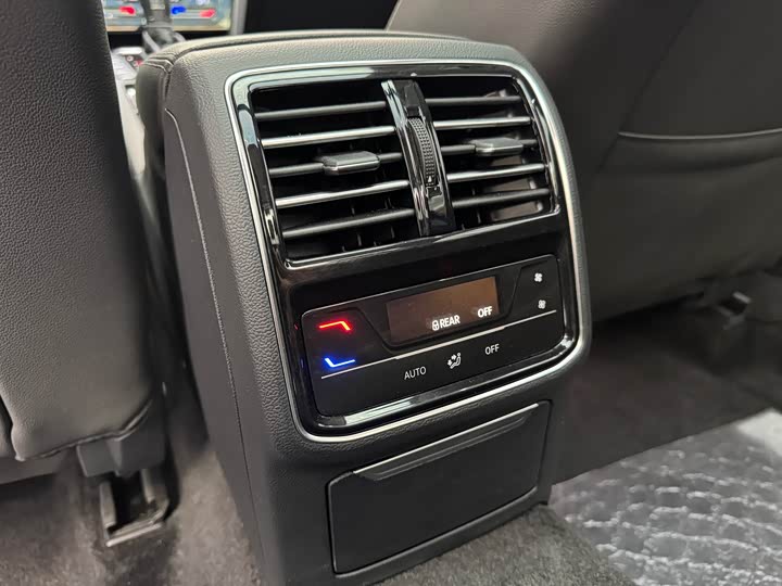 Фото 8 - Volkswagen Magotan