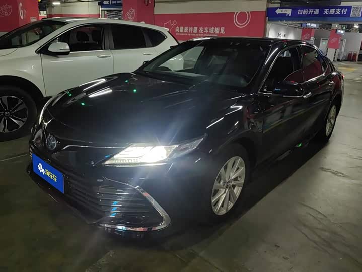 Фото 1 - Toyota Camry