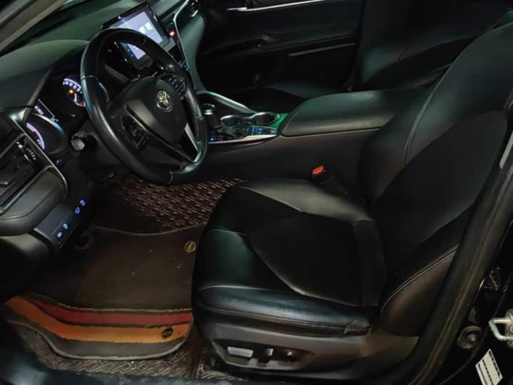 Фото 9 - Toyota Camry