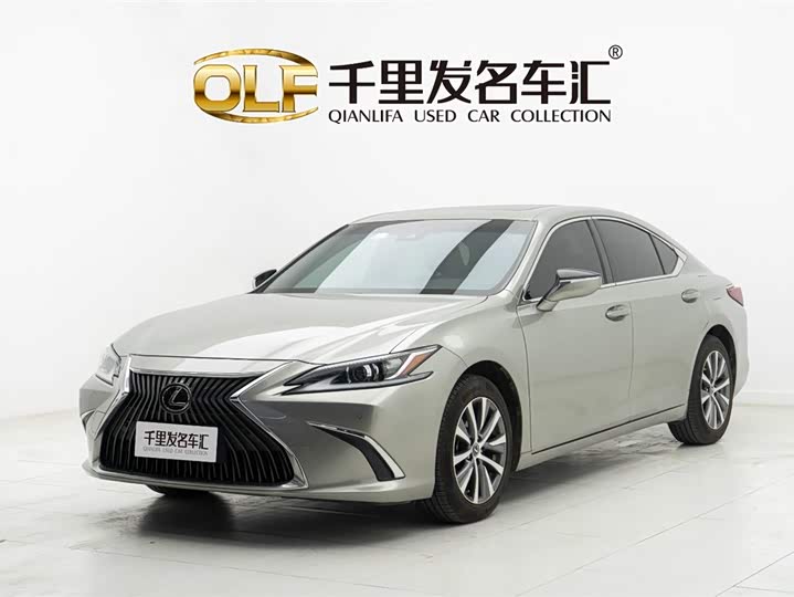 Фото 1 - Lexus ES