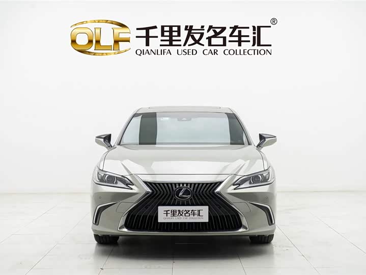 Фото 2 - Lexus ES