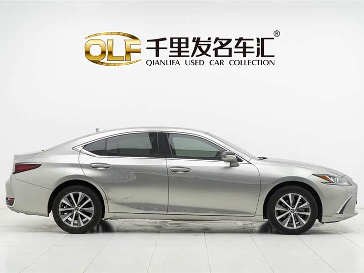 Фото 8 - Lexus ES